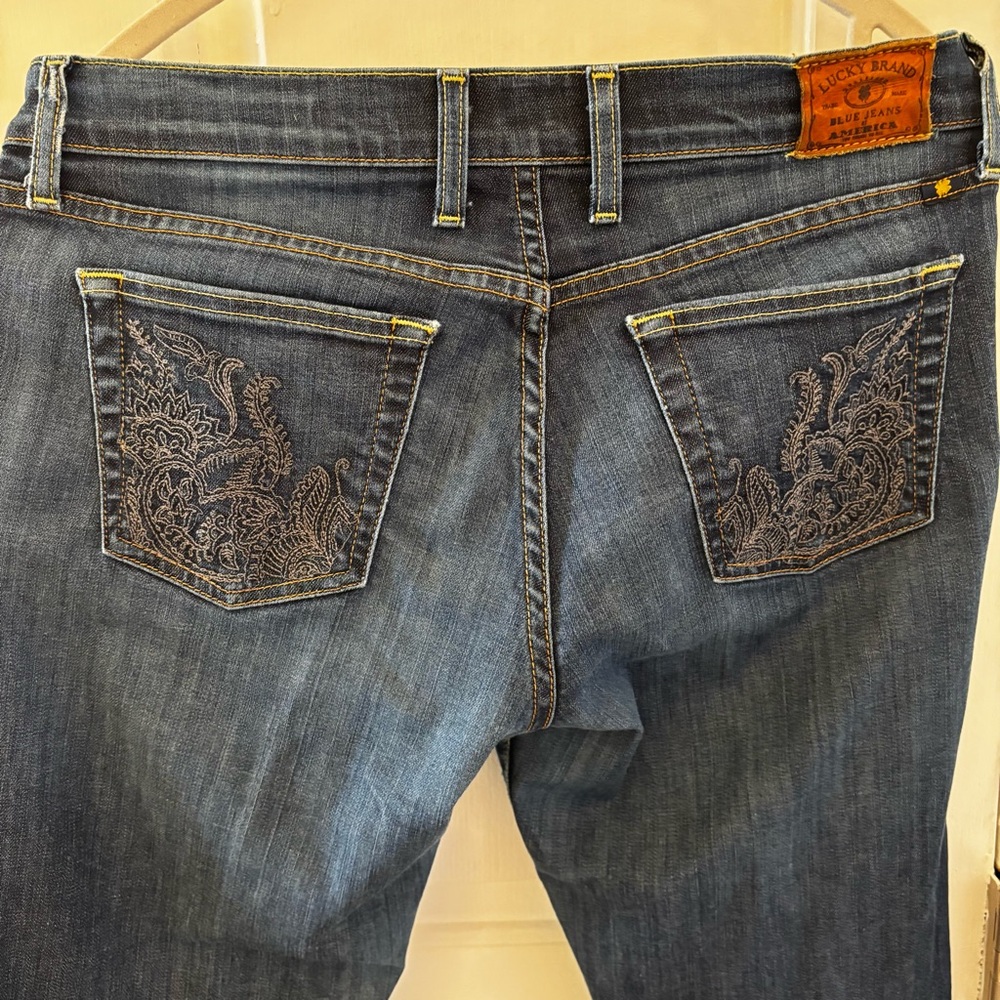 Y2K Lucky Brand Low Rise Blue Straight Leg Jeans with Embelished Back Pockets